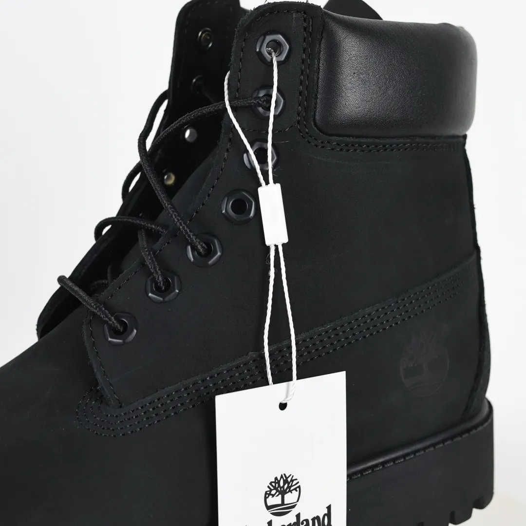 Pick up locally 💰800 Core recommendation Good price Authentic process analysis of the original order Imported waterproof matte cowhide Purple light Logo anti-counterfeiting mark Precise computer stitching Four-line process Dynamic waterproofing for 10,000 horizontal folds One-piece injection molding process (⚠️different from cold-bonded one-piece molding version) Rubber anti-slip outsole is durable and wear-resistant Full genuine cowhide collar/lining/sole Equipped with anti-fatigue shock-absorbing honeycomb insole Extremely comfortable Highly practical for daily life Classic, simple and easy to match A complete set of cabinet packaging accessories that are essential for wind, rain, thunder, lightning, water, cold, and heat preservation (comes with shoelaces, cleaning eraser, and counter bag) Size: 35 36 37 37.5 38 38.5 39 39.5 40 41 41.5 42 43 43.5 44 44.5 45 The same size as the original official website
